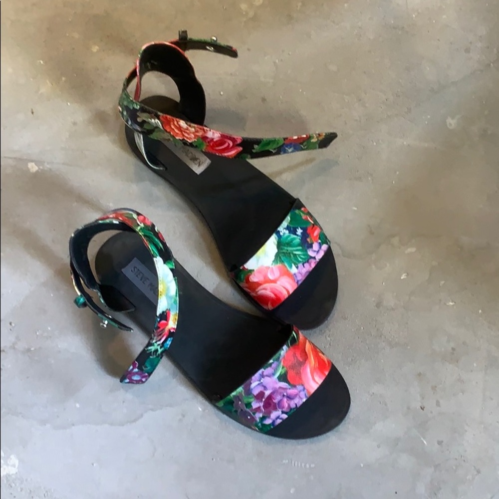 Steve Madden floral print flats